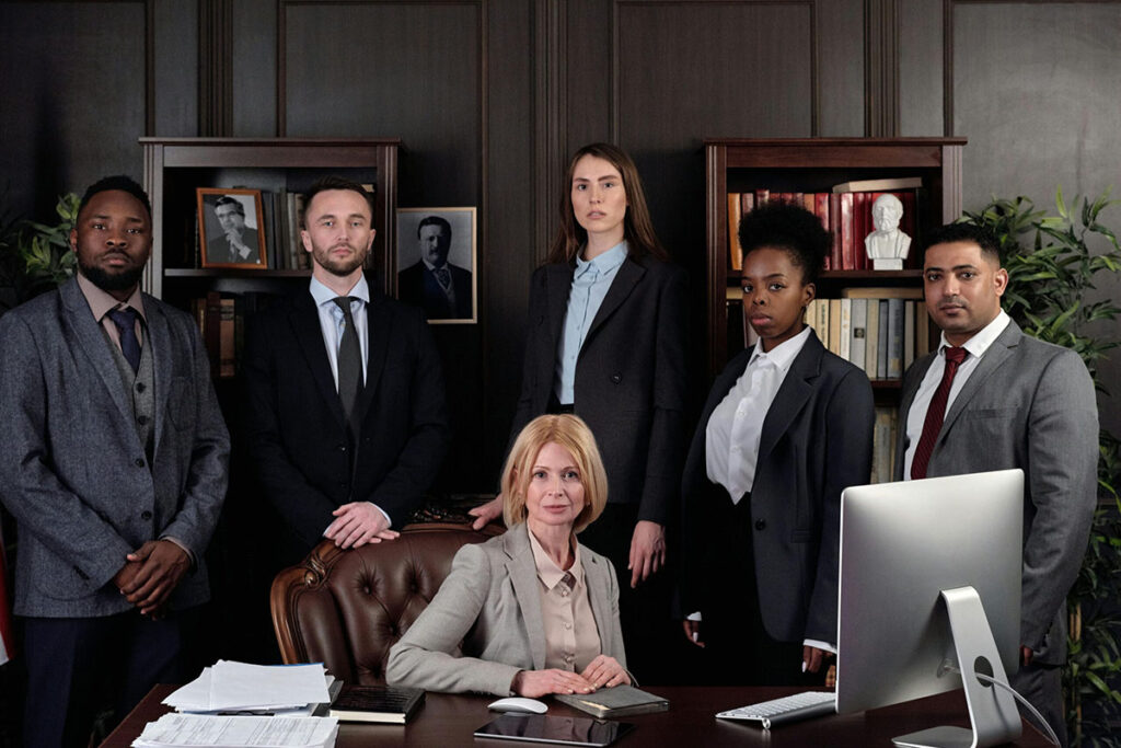 Grupo de 6 abogados